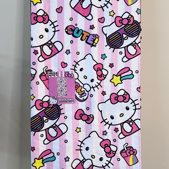 Hello Kitty Beach Towel - Picture 3 of 7